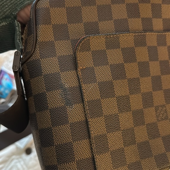 Louis Vuitton Crossbody - Picture 3 of 7